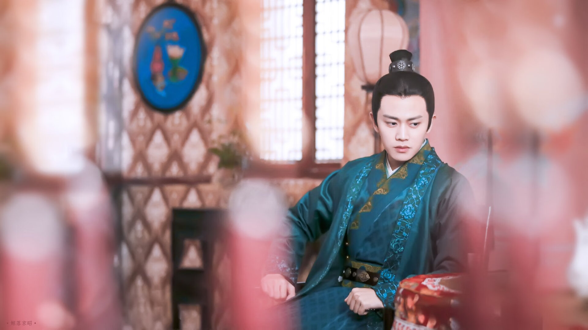 中国女篮在比赛中灵活调整进攻策略，女篮进攻战术