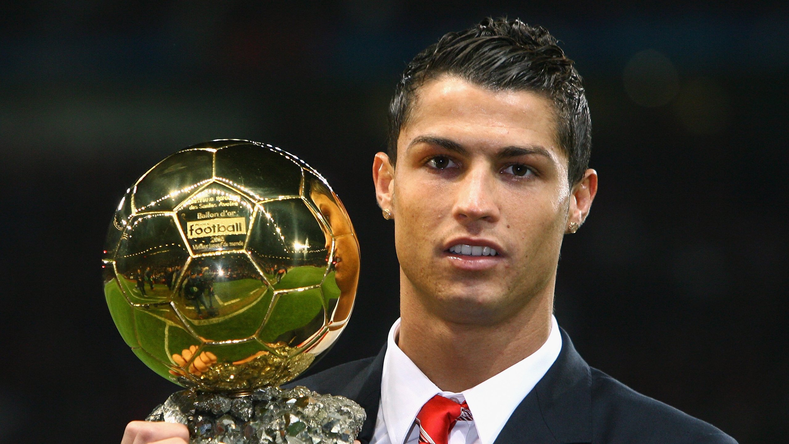 诺瓦克·德约科维奇赢得“金满贯”，拉斐尔·纳达尔宣布退役。，纳达尔与德约科维奇比赛时间